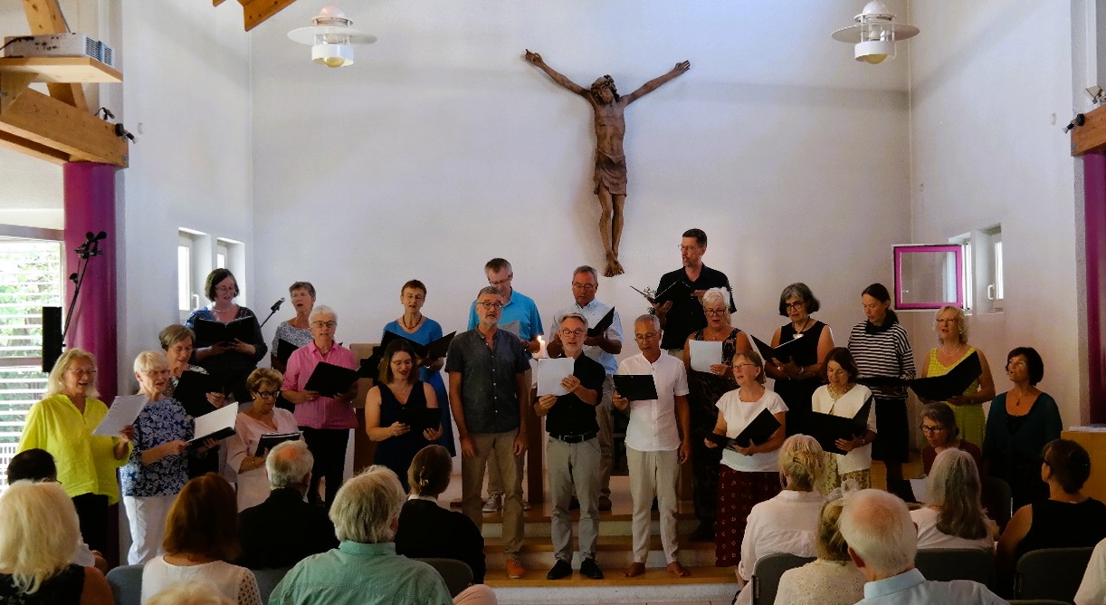 Der evangelische Kirchenchor beim gemeinsamen Singen